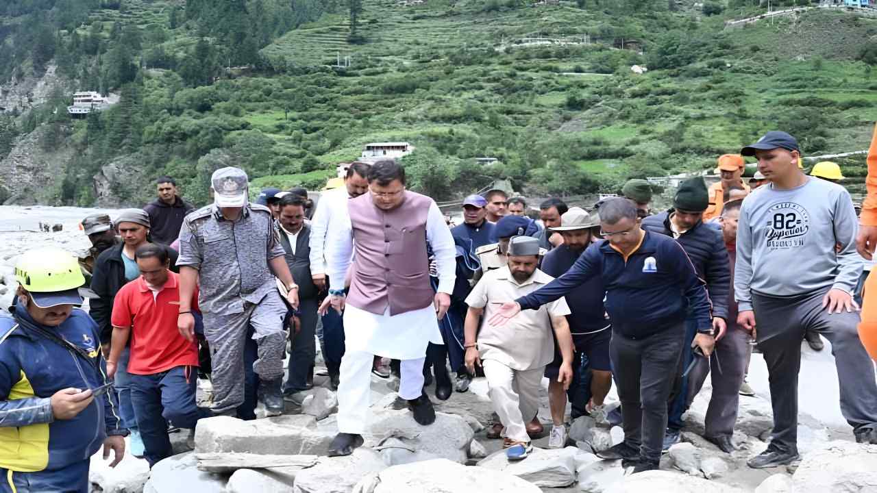 Uttarakhand News: एक साल बाद बदली धराली की तस्वीर, आपदा के मलबे से निकलकर फिर खड़ी हुई जिंदगी