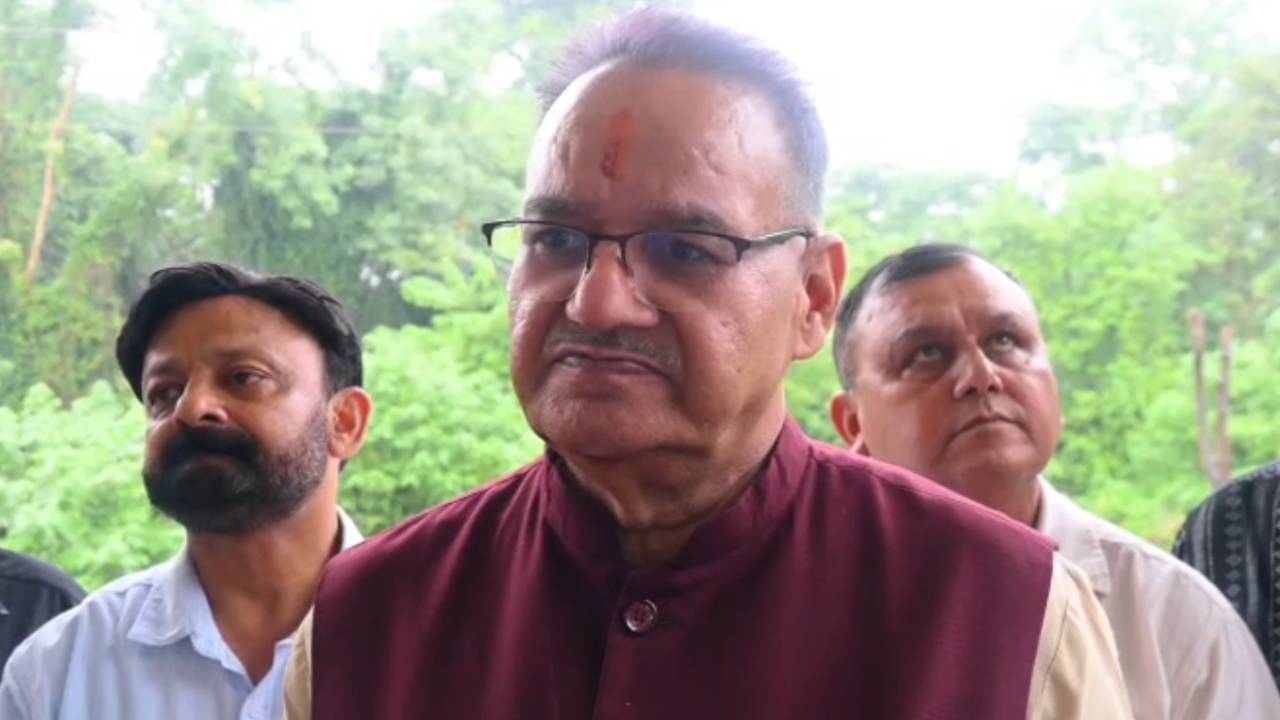 Uttarakhand News: कैबिनेट मंत्री गणेश जोशी ने पार्टी कार्यकर्ताओं संग सुनी PM मोदी की 'मन की बात', बोले- सामाजिक कार्य की प्रेरणा देता है हर एपिसोड