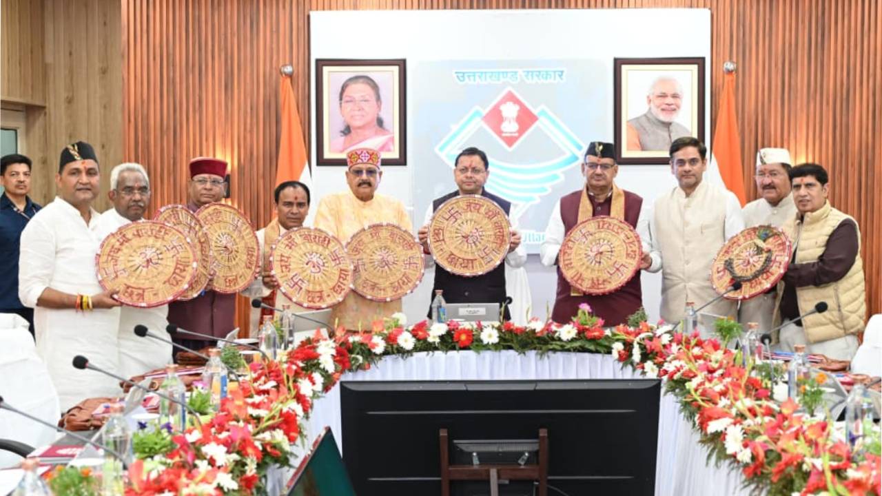 Uttarakhand News: बनबसा में हुई उत्तराखंड कैबिनेट की ऐतिहासिक बैठक, CM धामी ने सीमांत क्षेत्रों तक शासन पहुंचाने का संदेश दिया
