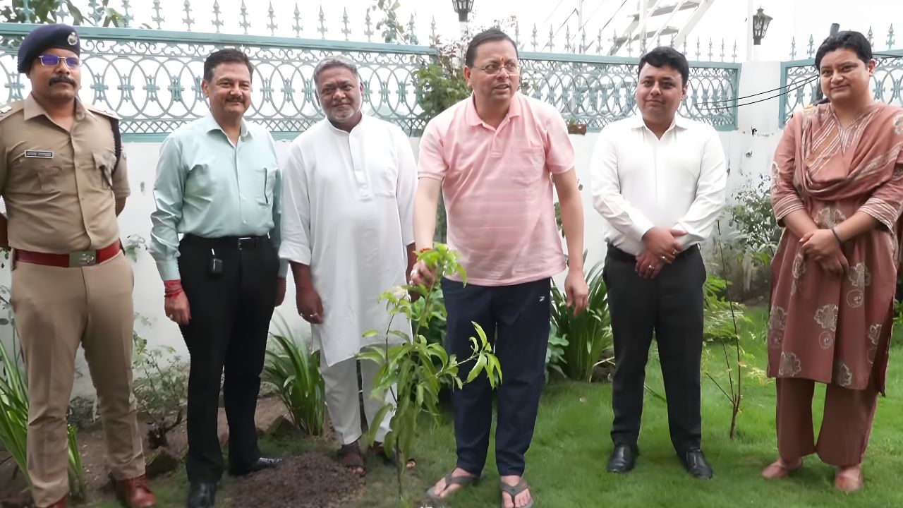 Uttarakhand News: हरेला पर धामी सरकार का बड़ा संदेश, पर्यावरण और जल संरक्षण को बताया जरूरी