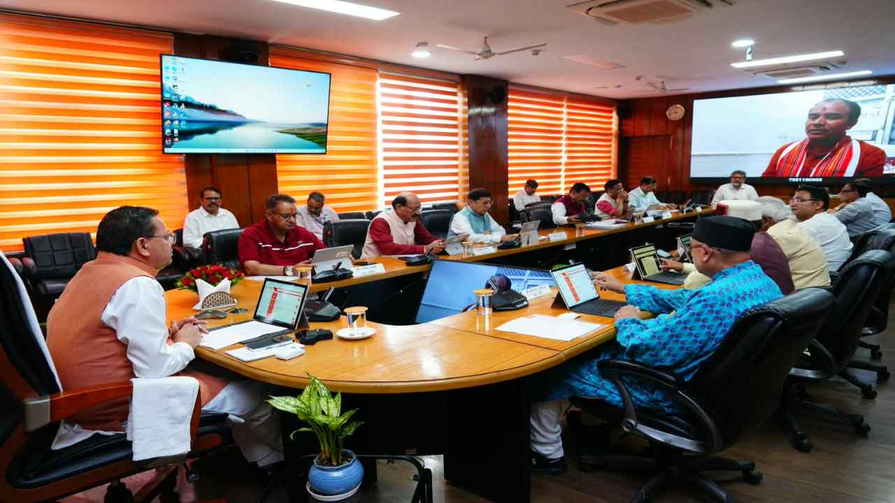 Uttarakhand News: उत्तराखंड में सड़कों की बदलेगी तस्वीर! मानसून के बाद युद्धस्तर पर शुरू होगा मरम्मत अभियान