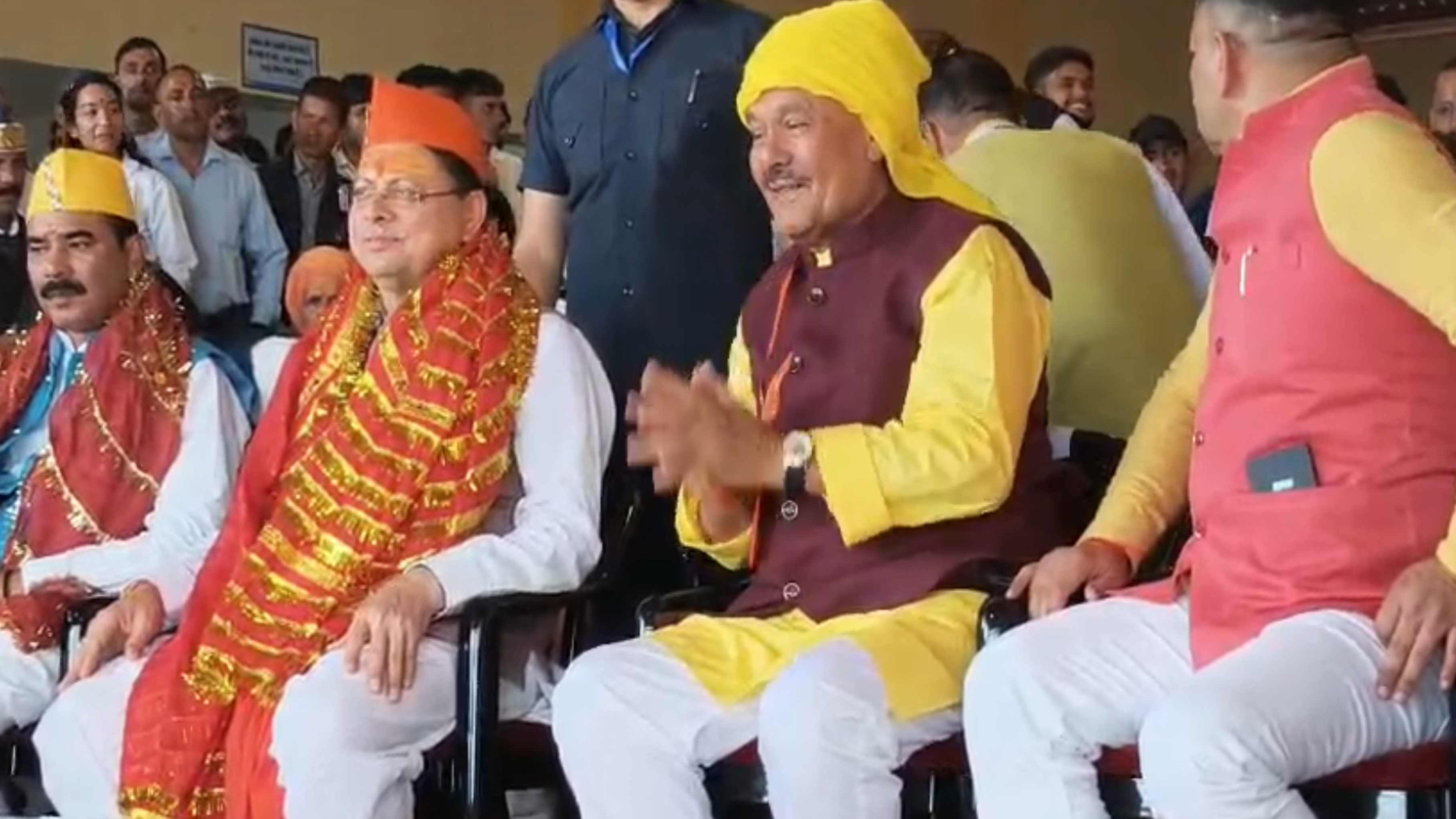 Uttarakhand News: चंपावत में मां वाराही की बग्वाल में बरसे पत्थर, चोट के बावजूद नहीं डिगी आस्था; धामी ने की बड़ी घोषणाएं