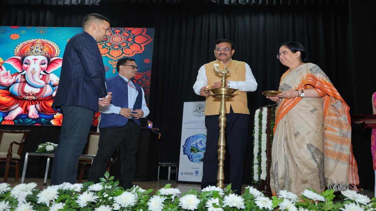 Uttarakhand News: दून विश्वविद्यालय में राष्ट्रीय संगोष्ठी का आगाज, सतत विकास और AI पर हुआ मंथन