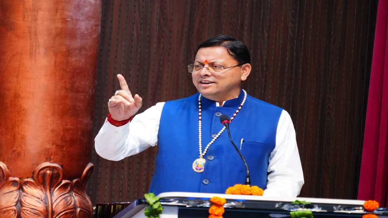 Uttarakhand News: महर्षि वाल्मीकि प्रकटोत्सव पर CM धामी ने निकाली शोभायात्रा, सफाई कर्मचारियों का मानदेय बढ़ाने का ऐलान