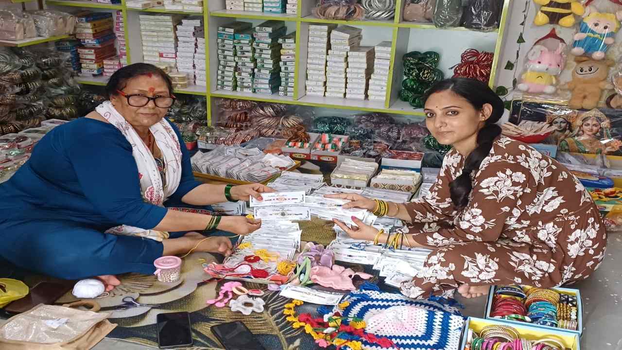 Uttarakhand News: मालदेवता की सास-बहू का राखी कारोबार बना मिसाल, दून के मॉल और सचिवालय में दिखेगा हुनर