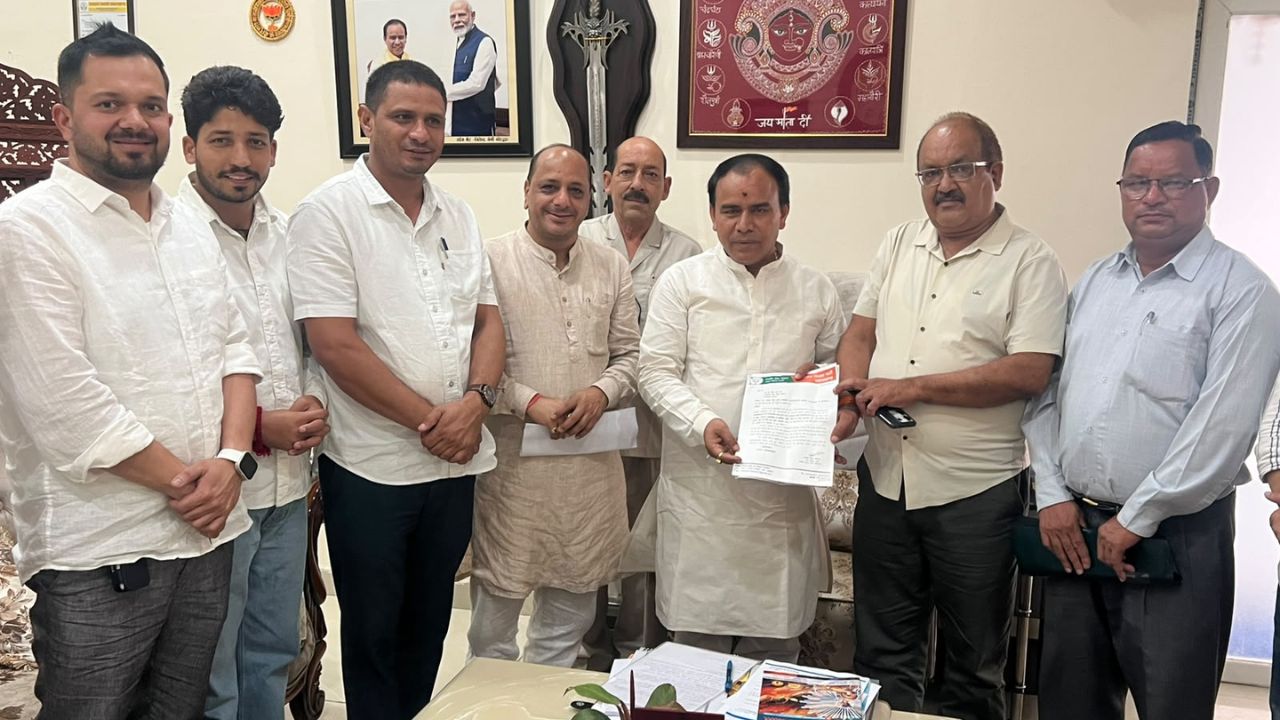 Uttarakjand News: बड़कोट महाविद्यालय को PG स्तर तक उच्चीकृत करने की मांग, ABVP प्रतिनिधिमंडल से मुलाकात कर उच्च शिक्षा मंत्री ने दिया कार्रवाई का आश्वासन