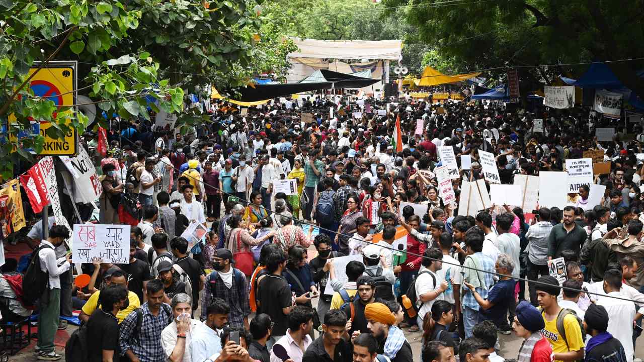 CJP Protest: दिल्ली पुलिस का बड़ा खुलासा, CJP प्रदर्शन में 130 पुलिसकर्मी और 65 छात्र घायल; 15 FIR दर्ज