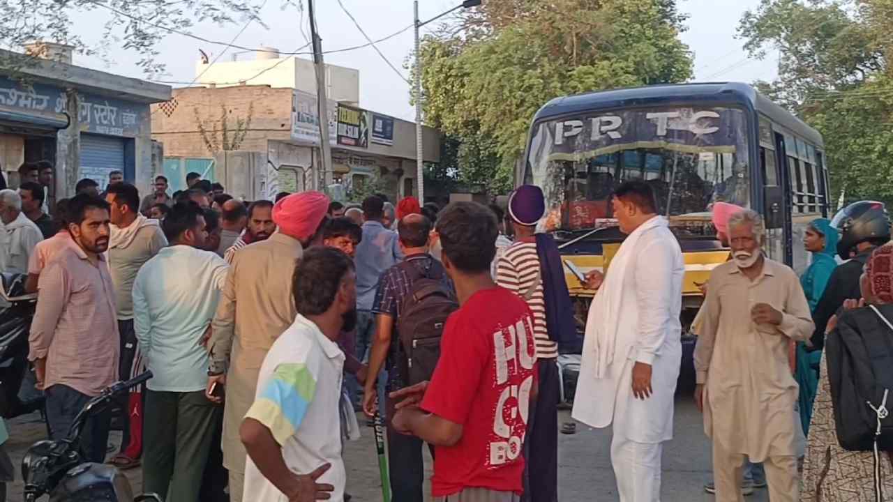 Haryana News: हरियाणा के रतिया में बड़ा सड़क हादसा, पंजाब रोडवेज बस और स्कूटी की टक्कर, दो युवक गंभीर