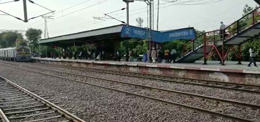 Bahadurgarh Suicide: बहादुरगढ़ में एक व्यक्ति ने ट्रेन के आगे कूदकर की आत्महत्या, जेब में मिला सुसाइड नोट