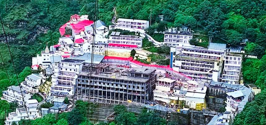 मां वैष्णो देवी यात्रा पर करना चाहते हैं हेलीकॉप्टर की सवारी, तो पहले जान लें बुकिंग के नियम