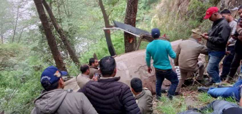 Uttarkashi Helicopter Crash: उत्तरकाशी में हेलीकॉप्टर हुआ क्रैश, 5 लोगों की मौत
