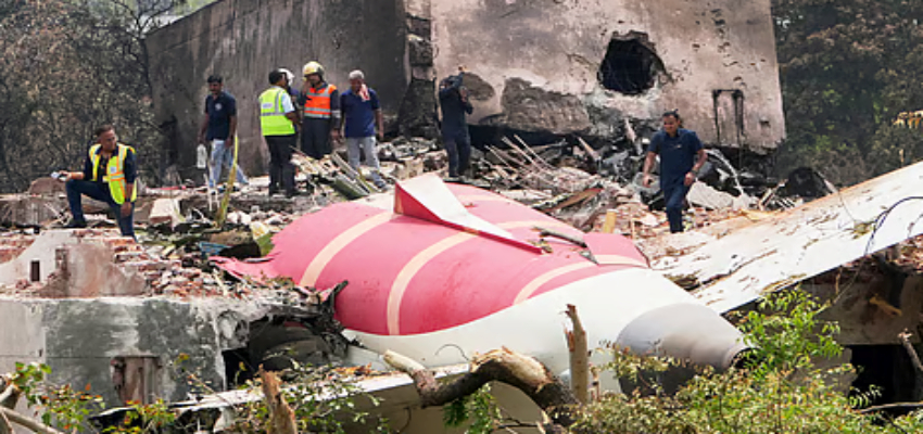 अहमदाबाद विमान हादसा मे चौंकाने वाला खुलासा, जानें क्या है इंजन का पूरा मामला?