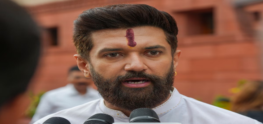 बिहार चुनाव से पहले चिराग पासवान को जोर का झटका, 38 नेताओं ने एक साथ छोड़ी पार्टी