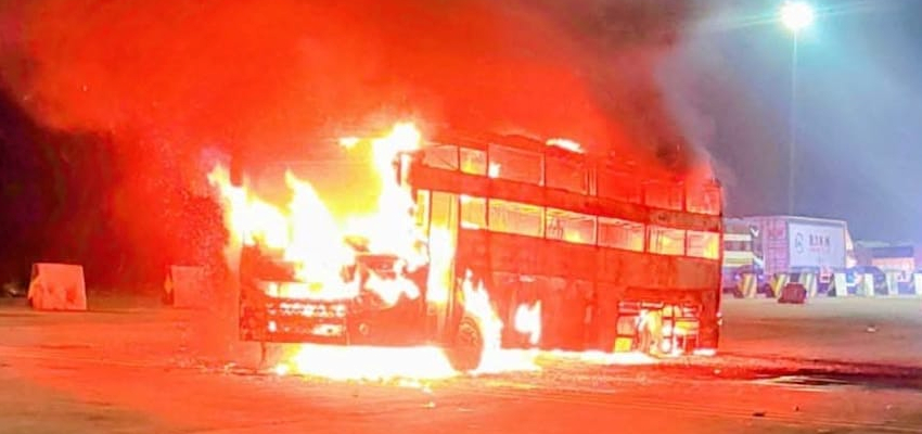 धूं-धूं कर जली बस...लखनऊ-आगरा एक्सप्रेस-वे पर भीषण सड़क हादसा, 39 यात्रियों का रेस्क्यू