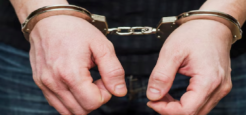 दिल्ली के गला घोंटू गैंग का सदस्य हुआ गिरफ्तार, मुठभेड़ दौरान लगी पैर में गोली  