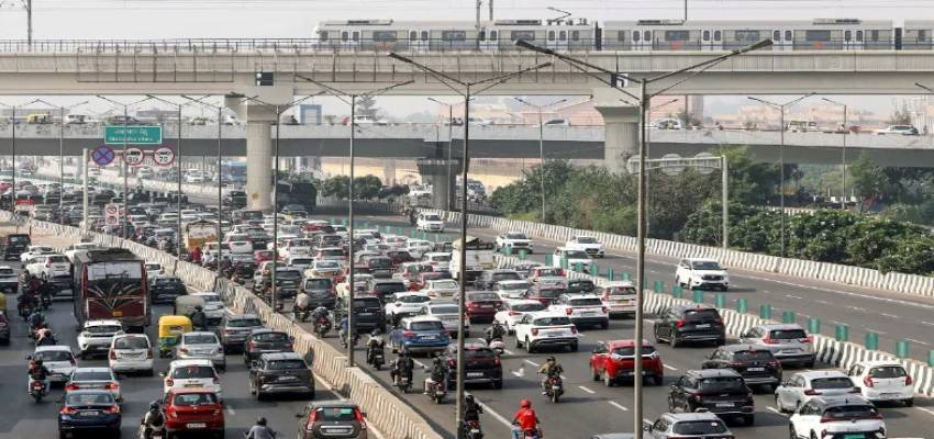 प्रदूषण कम करने के लिए दिल्ली सरकार का बड़ा कदम, 01 नवंबर से इन गाड़ियों को नहीं मिलेगी एंट्री