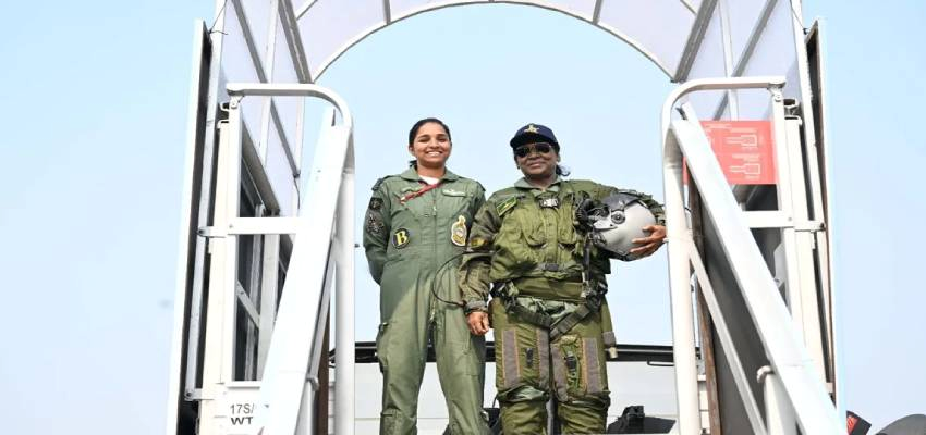 राष्ट्रपति द्रौपदी मुर्मू  की राफेल उड़ान ने खोली PAK की पोल, स्क्वॉड्रन लीडर शिवांगी सिंह वाला दावा निकला झूठा