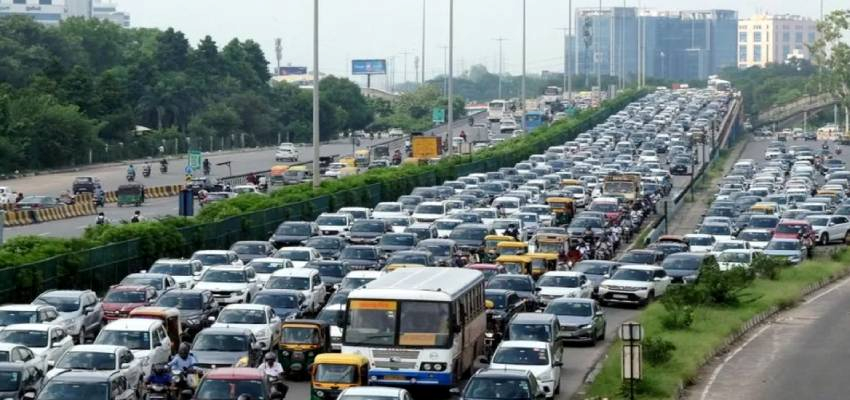 गाड़ी चलाने वाले सावधान! दिल्ली में आज से इन गाड़ियों की एंट्री पूरी तरह से बैन, नियम तोड़ने पर भारी जुर्माना