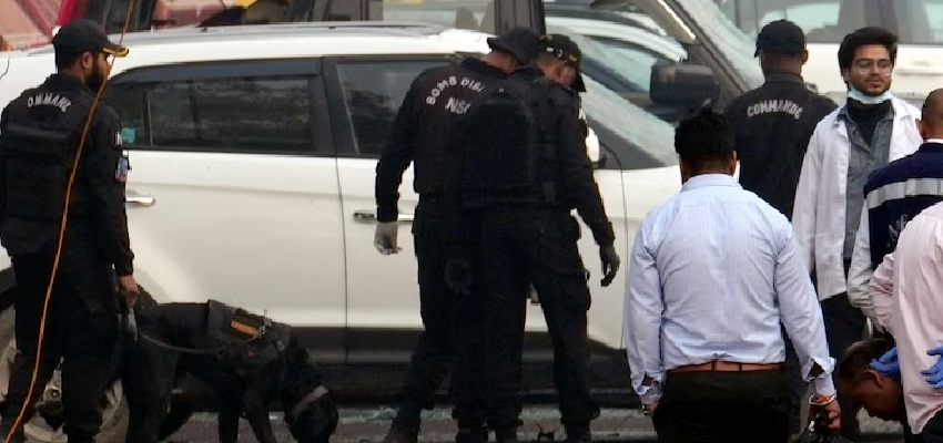 दिल्ली पुलिस ने जारी की एडवाइजरी, जानें मेट्रो, रेलवे स्टेशन, एयरपोर्ट पर कितने मिनट पहले पहुंचना सही?