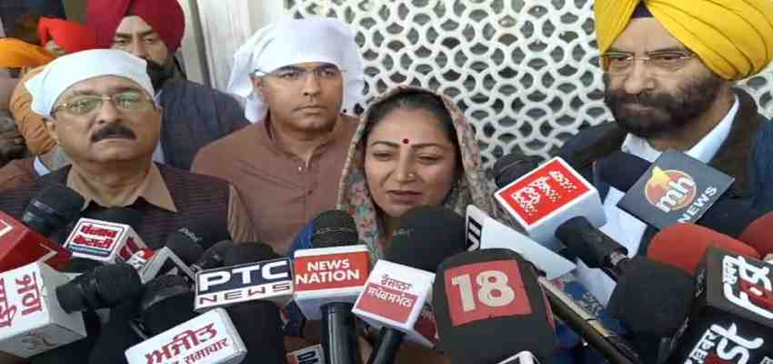‘दिल्ली में हुई एक अनचाही घटना के कारण वह घबरा गई थीं…’ कैबिनेट के मंत्रियों के साथ अमृतसर पहुंचीं  सीएम रेखा गुप्ता