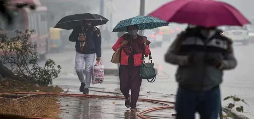 Aaj Ka Mausam: दिल्ली में गर्मी का प्रकोप, बारिश से मिलेगी राहत! UP-हरियाणा के लिए IMD का ताजा अलर्ट