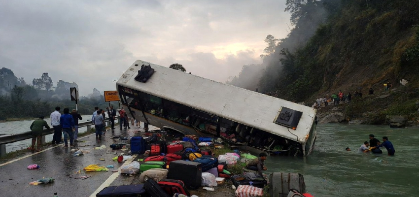 Nepal Bus Accident: त्रिशूली नदी में जा गिरी बस, 18 यात्रियों की मौत; लगभग 25 घायल