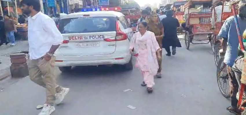 दिल्ली के चांदनी चौक में बंदूक की नोक पर 50 लाख की लूट, ज्वेलरी शॉप को बदमाशों ने बनाया निशाना