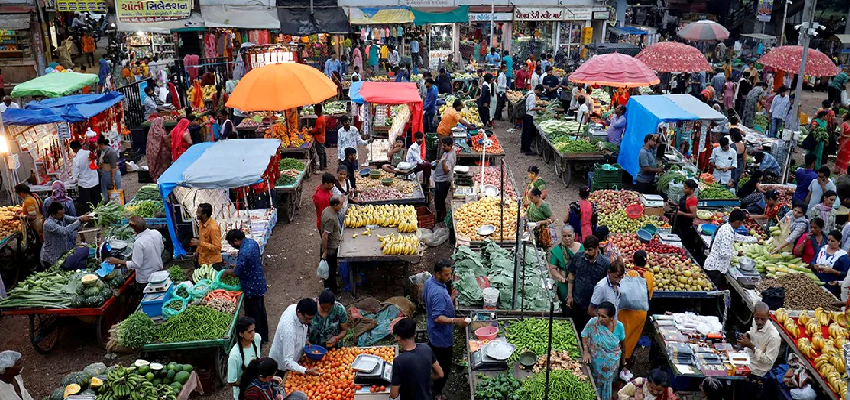 Iran-Israel War: भारत में खुदरा महंगाई में हुई भारी बढ़ोतरी, बाजार में इन चीजों की बढ़ी कीमत