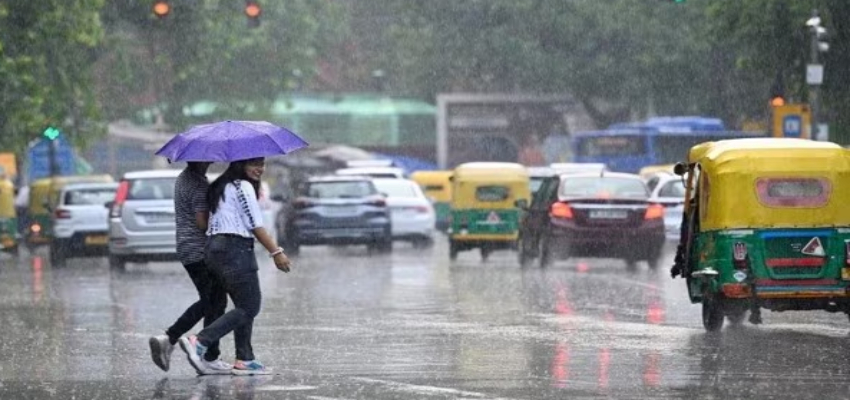 Aaj Ka Mausam: कहीं बारिश-आंधी...तो कहीं चढ़ता पारा, जानिए आज का ताजा मौसम अपडेट