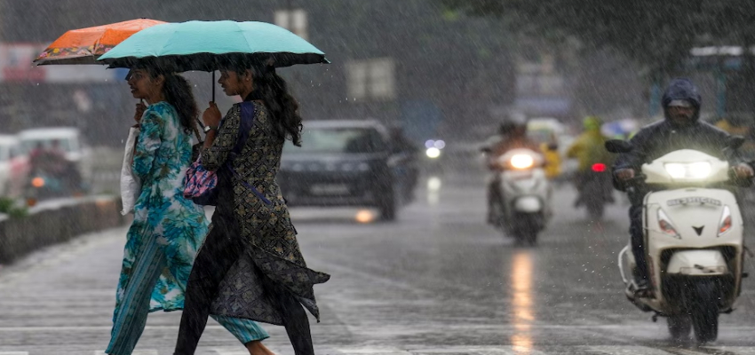 Aaj Ka Mausam: दिल्ली में हल्की फुहार के साथ ठंडी हवाएं, पहाड़ों पर बर्फबारी का अनुमान; जानें देशभर का मौसम