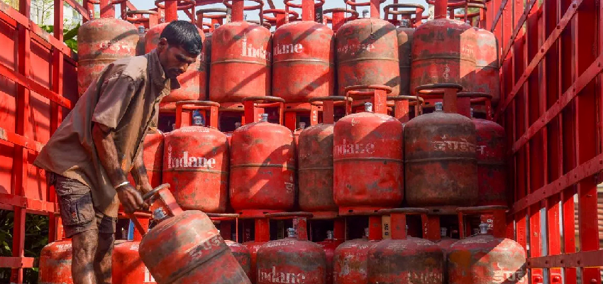 LPG सिलेंडर बुकिंग नियमों पर सरकार का बड़ा बयान, कहा- 25 से 35 दिन की अफवाह गलत