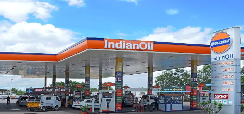 देवरिया में अफवाह से हड़कंप...पेट्रोल पंपों पर मारामारी, लोग बर्तनों में भरने लगे तेल