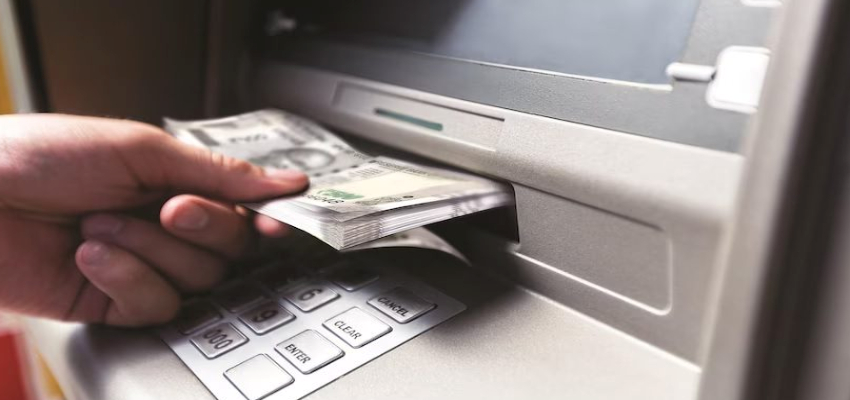 ATM Rule Change: ATM से पैसे निकालना अब होगा महंगा, 01 अप्रैल से लागू होंगे नए नियम