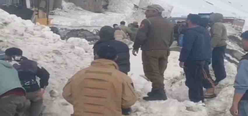 श्रीनगर-कारगिल हाईवे हिमस्खलन की वजह से हुआ ठप, 7 लोगों की मौत, सीएम और उपराज्यपाल ने जताया दुख