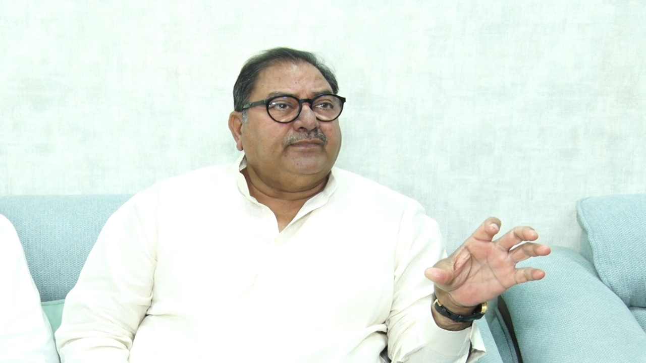 Haryana News: अभय चौटाला का ECI पर बड़ा दावा! बोले- ‘मशीनों में गड़बड़ है’, हरियाणा की सियासत में मचा घमासान