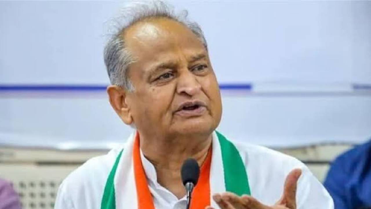सोनिया गांधी की किताब को लेकर विवाद, कांग्रेस ने पेंगुइन रैंडम हाउस पर दबाव में आने का लगाया आरोप