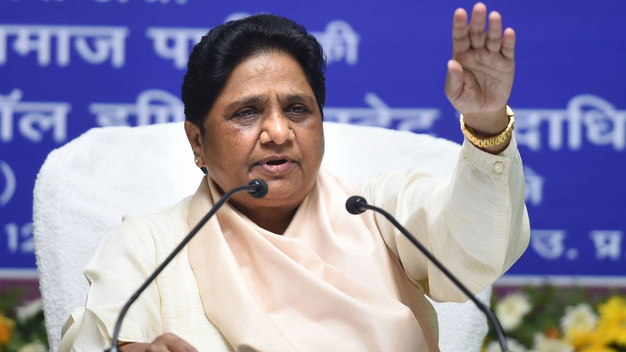 'आकाश अभी भी अशोक सिद्धार्थ के प्रभाव में काम...', मायावती ने अपने भतीजे को लेकर क्या कहा