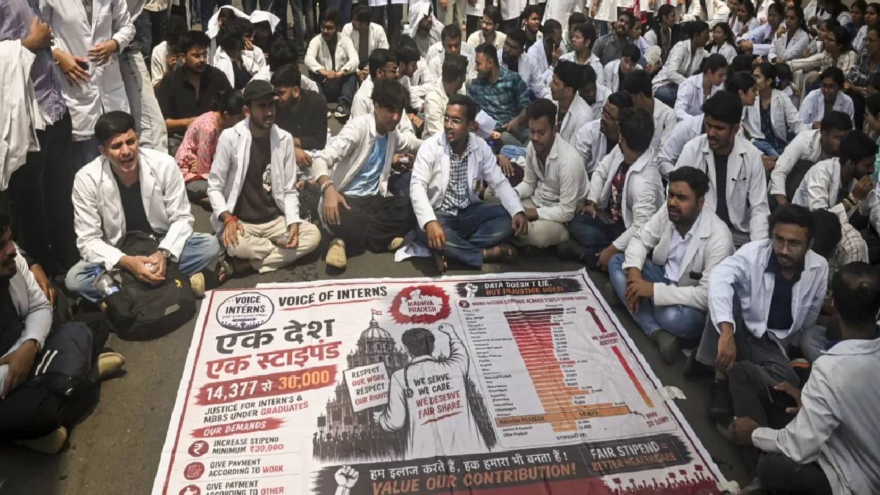 इंटर्न डॉक्टरों के स्टाइपेंड में 50 फिसदी की बढ़ोतरी, सरकार किया ऐलान; खत्म हुई हड़ताल