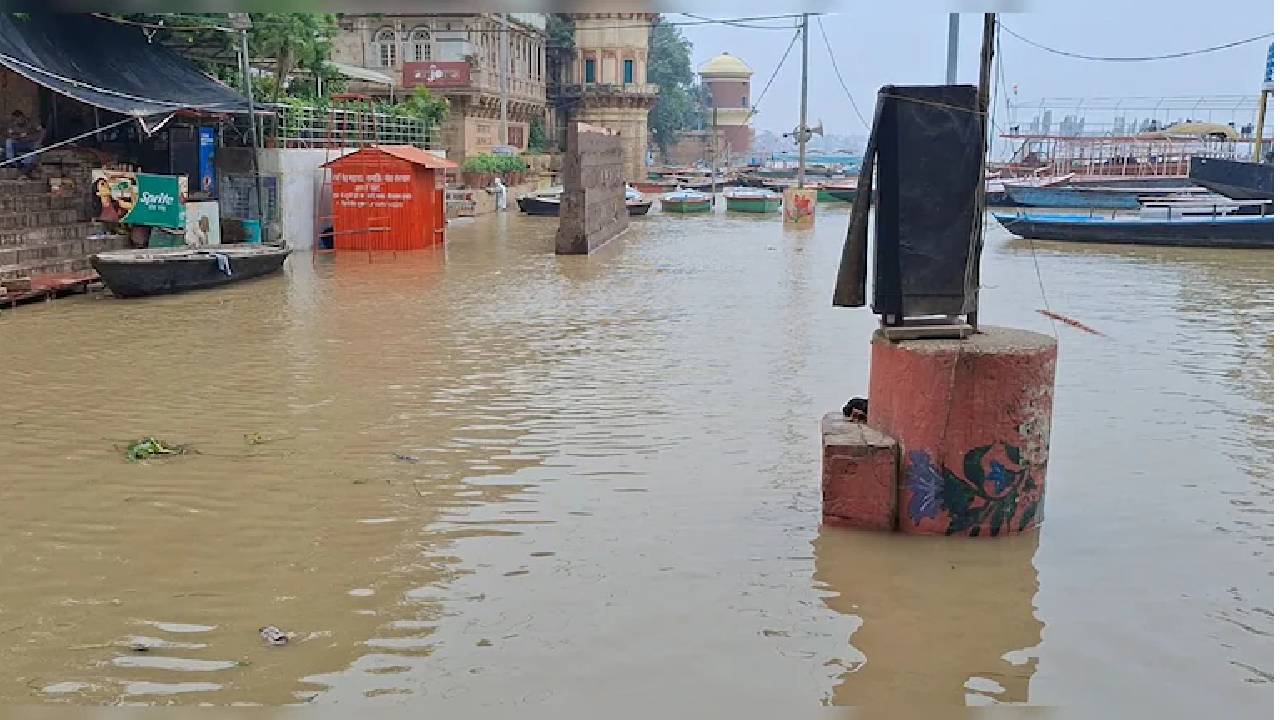 उत्तर प्रदेश में गंगा-यमुना का रौद्र रूप, कई शहरों में जलभराव;18 जिलों के लिए रेड अलर्ट
