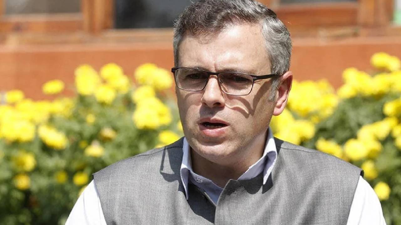 Jammu-Kashmir News: जम्मू-कश्मीर में सियासी घमासान, BJP की उमर अब्दुल्ला को चुनौती