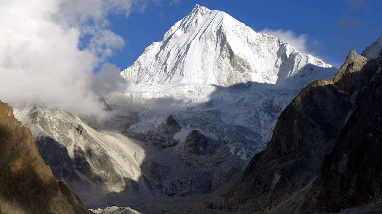 एक और त्रासदी से घिरा नेपाल, लगातार बारिश के बीच हिमलुंग बेस कैंप में हिमस्खलन; कई लोग लापता