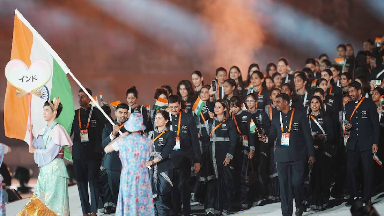 Asian Games: एशियन गेम्स का रंगारंग आगाज, मनु भाकर-पवन सहरावत ने लहराया तिरंगा