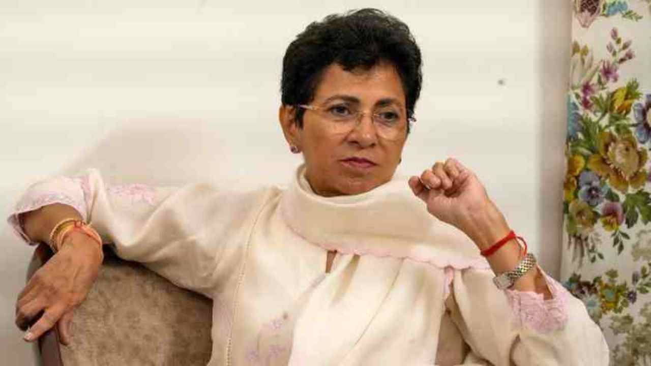 Haryana News: कुमारी सैलजा का BJP सरकार पर बड़ा आरोप, ‘लाखों पद खाली, ठेका-आउटसोर्सिंग को बढ़ावा’