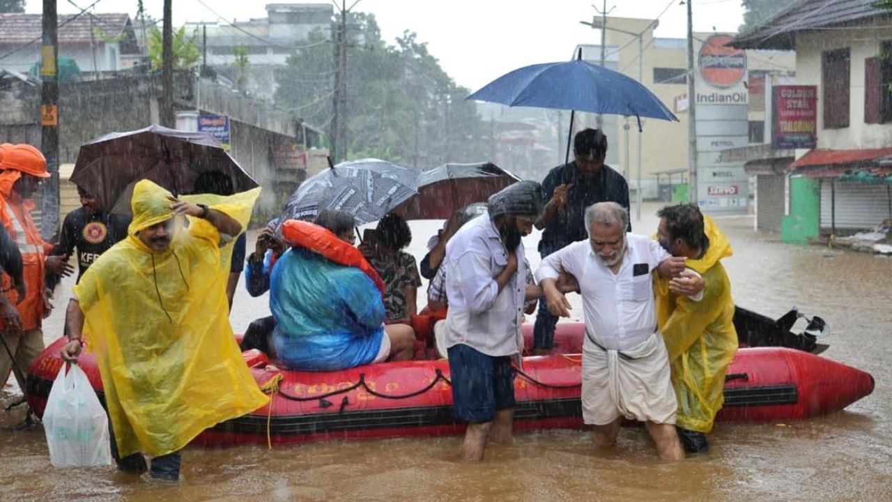 केरलम में बाढ़-बारिश ने मचाई भारी तबाही, अब तक 15 की मौत; अंतिम संस्कार के लिए मिलेगा सहायता पैकेज - CM सतीशान