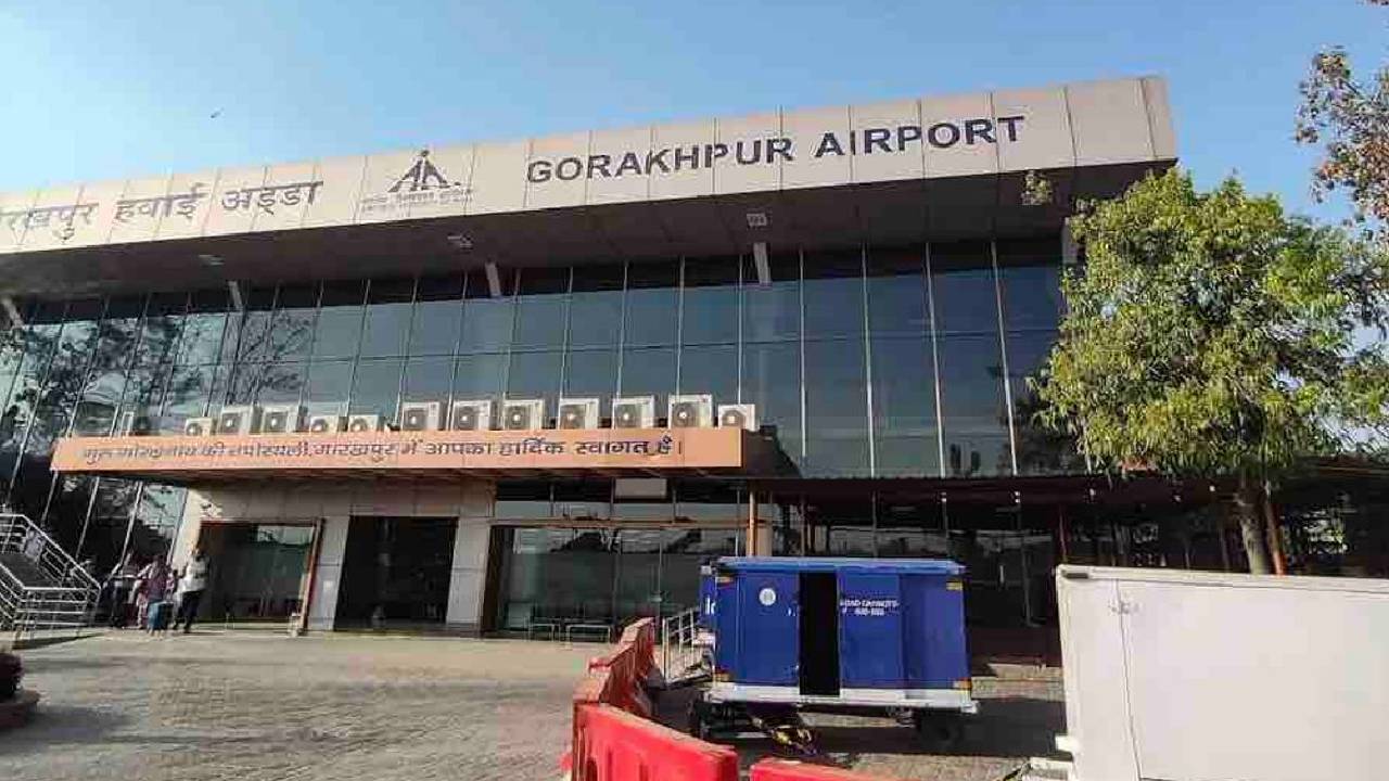 Uttar Pradesh News:गोरखपुर में विमान हादसा! फ्लाइट का पिछला हिस्सा रनवे से टकराया; बुलाना पड़ा दूसरा प्लेन