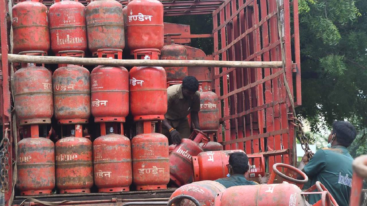 LPG Cylinder Booking: ग्रामीण उपभोक्ताओं को राहत, अब 25 दिन में बुक कर सकेंगे नया सिलेंडर
