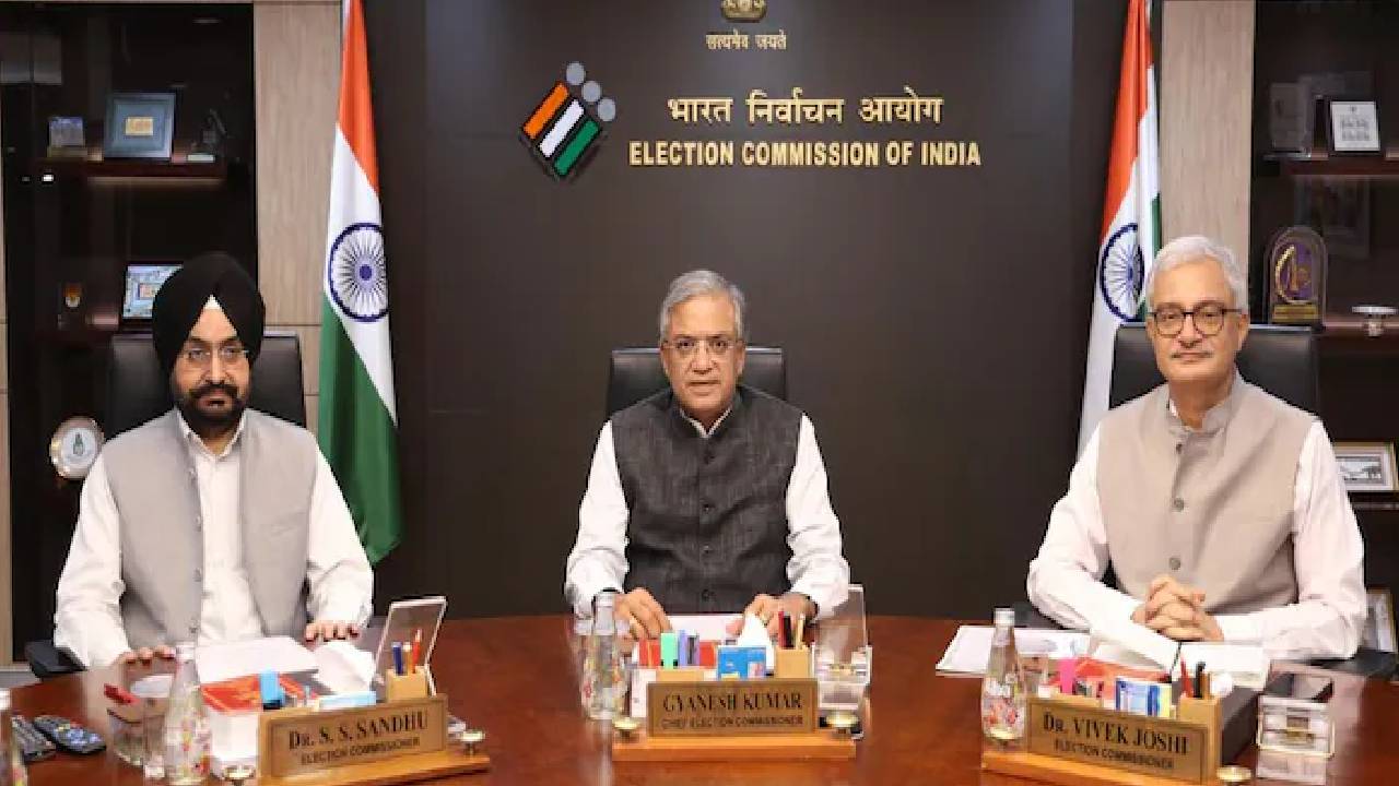 चुनाव आयोग का बड़ा स्पष्टीकरण...SIR के सभी फैसले सर्वसम्मति से, नोटिस पाने वाले मतदाताओं को राहत