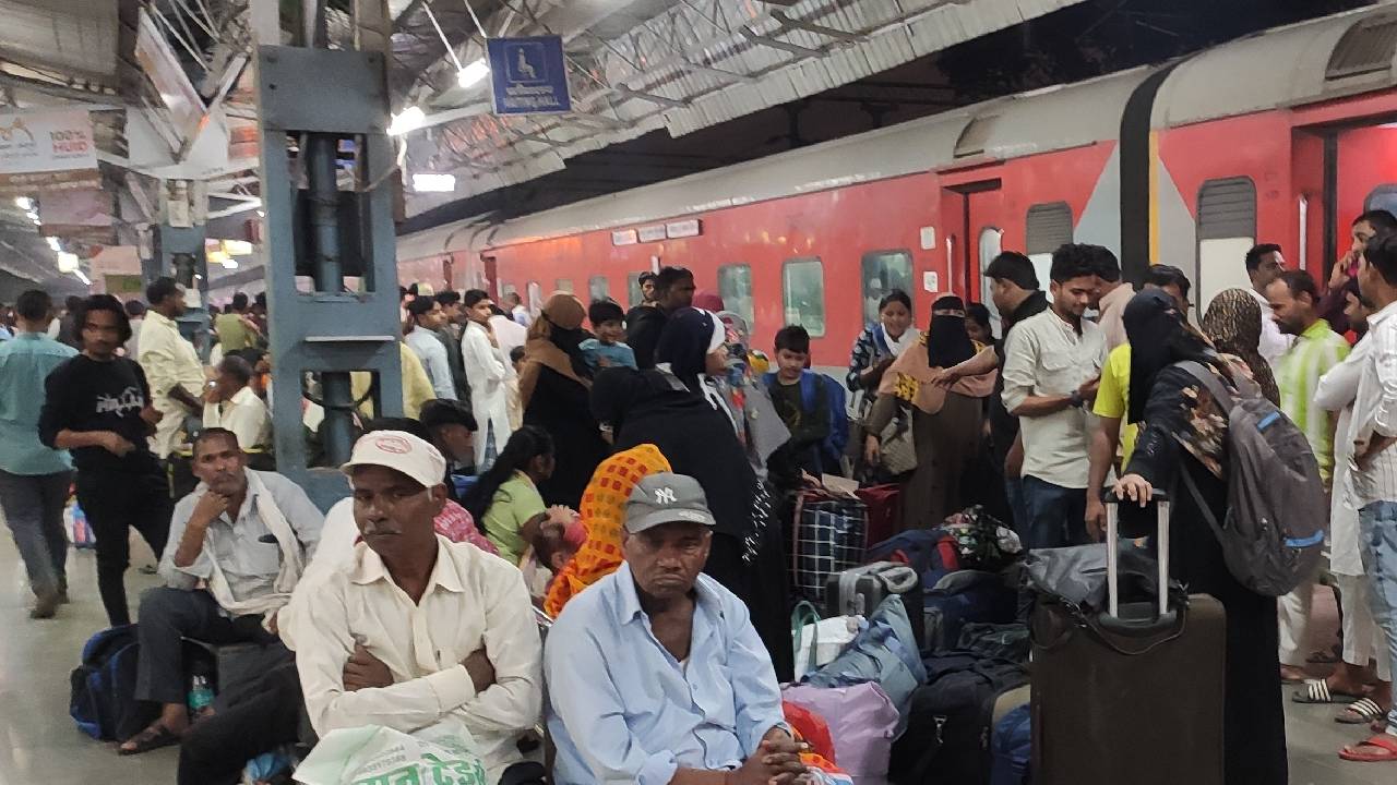 Train Ticket:छठ-दिवाली पर घर जाने की नो टेंशन! ट्रेन की सीटें हुई फुल, जानें कैसा मिलेगा कंफर्म टिकट