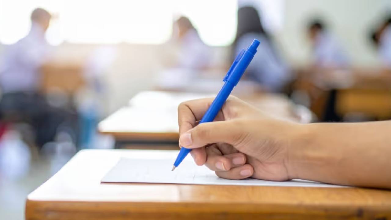 छत्तीसगढ़ में परीक्षा से पहले Bsc का पेपर लीक, व्हाट्सऐप पर आए 70 फीसदी सवाल हुए मैच; एग्जाम किया गया रद्द
