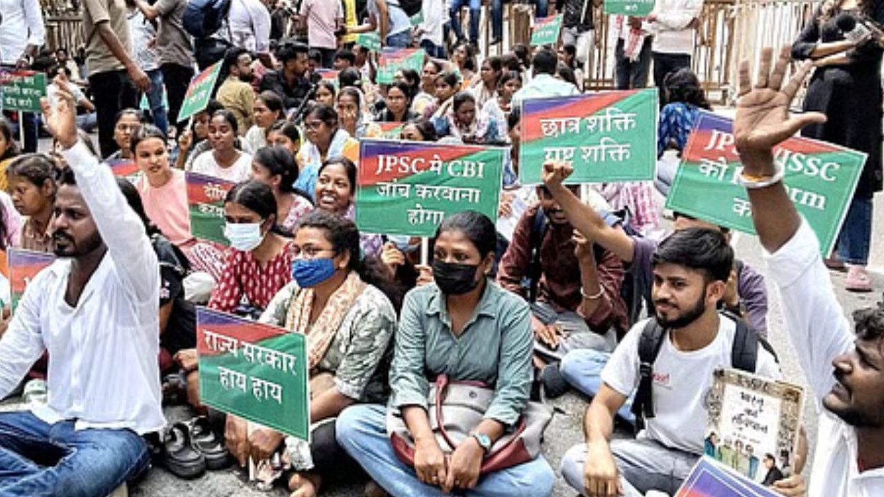 छात्रों के प्रदर्शन के बीच झारखंड CID की बड़ी कार्रवाई, परीक्षा घोटाले में 5 और आरोपी गिरफ्तार, अबतक 19 लोग हत्थे चढ़े